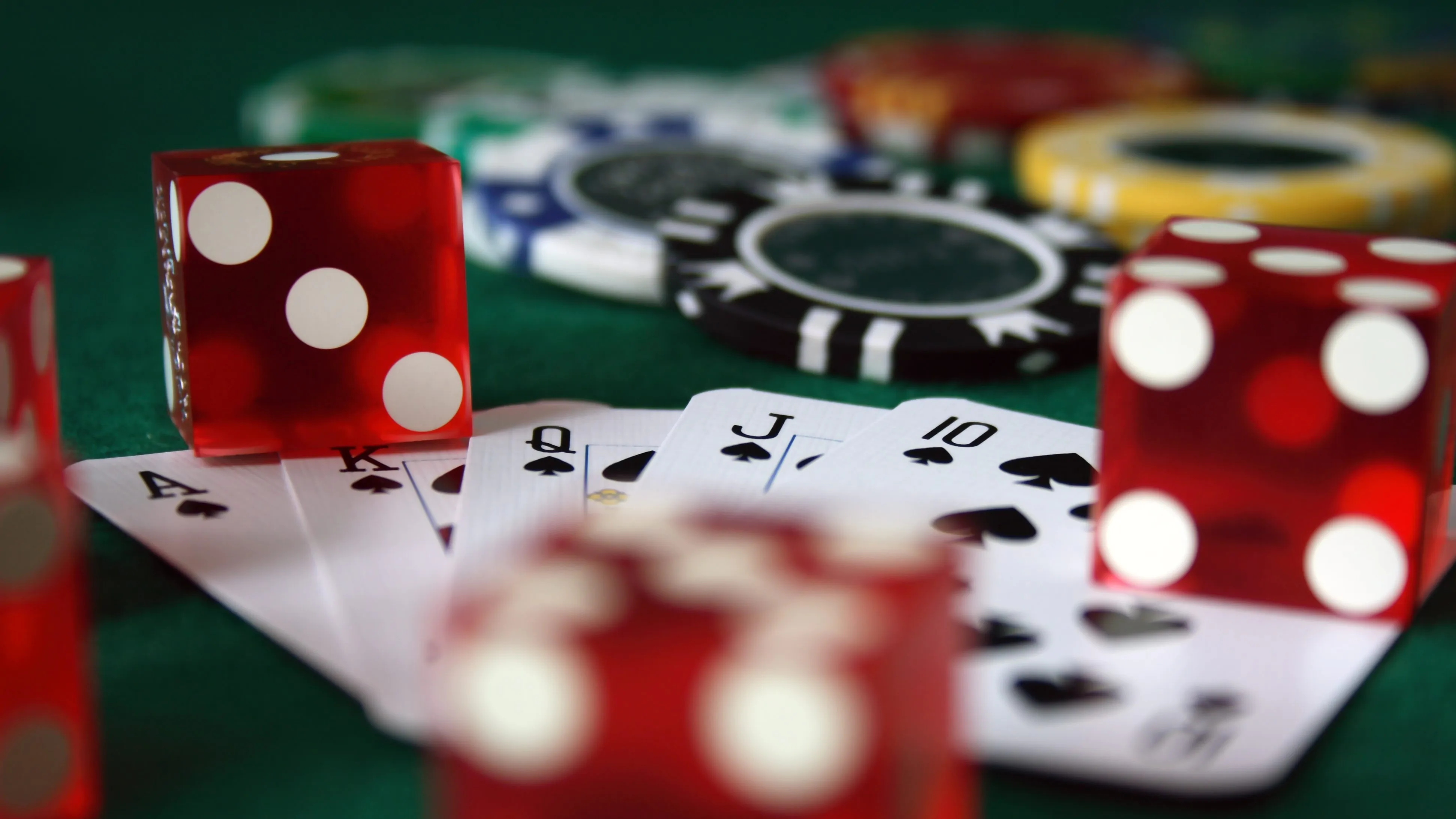 Live Dealer Casinos in Canada – Are They Really More “Social”?